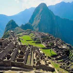 Vista aérea de Machu Picchu - roteiros para nômades digitais